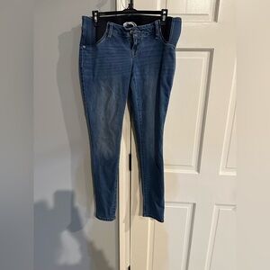 Maternity jeggings size 4